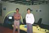 Dcembre 1992. Dbuts dans le business. Dominique et Bruno, exposent leur concept bateau + aile au salon nautique de Paris